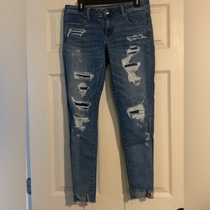 Distressed low rise stretchy jeans
